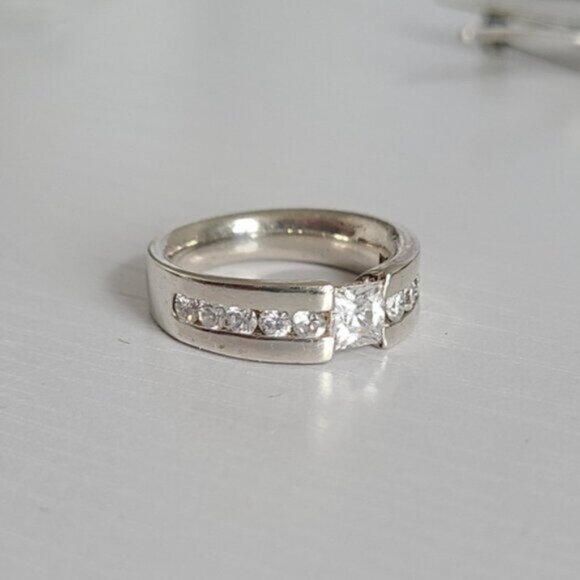 Vintage Sterling Silver CZ Square Crystal Cluster Row Ring - Picture 6 of 12